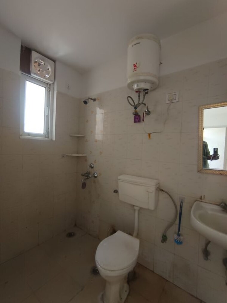 Bathroom, shree-vardhman-mantra 2 Bedroom 800 Sq.Ft. Apartment In Sector 67 Gurgaon 10544008