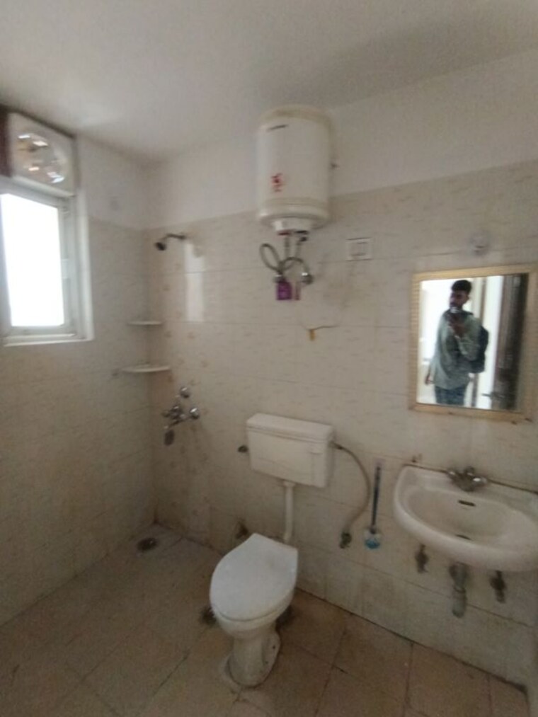 Bathroom, shree-vardhman-mantra 2 Bedroom 800 Sq.Ft. Apartment In Sector 67 Gurgaon 10544008