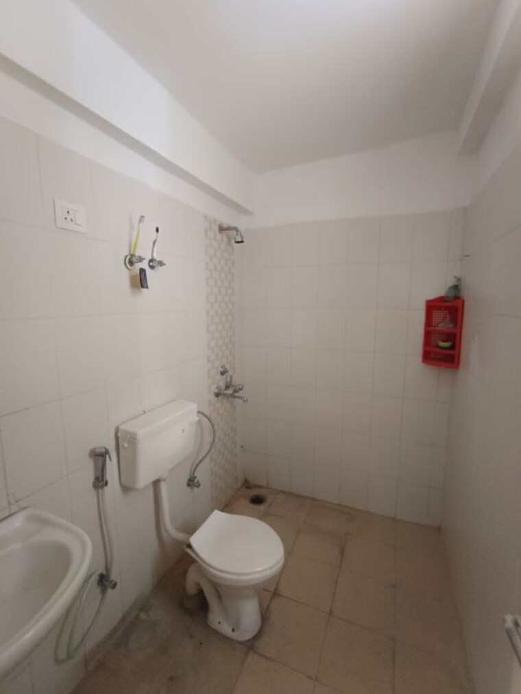 Bathroom, shree-vardhman-mantra 2 Bedroom 800 Sq.Ft. Apartment In Sector 67 Gurgaon 10544008