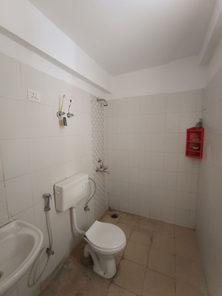Bathroom, shree-vardhman-mantra 2 Bedroom 800 Sq.Ft. Apartment In Sector 67 Gurgaon 10544008