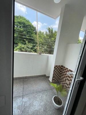Balcony in Studio Builder Floor at Sector 40 – for Rent