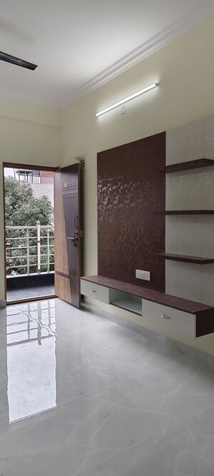 Room in 1 BHK Apartment at Halasuru – for Rent