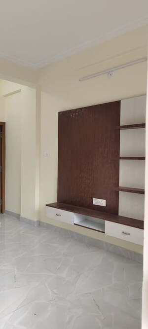 Room in 1 BHK Apartment at Halasuru – for Rent