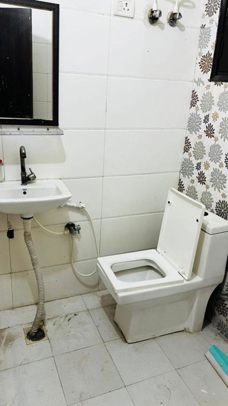 Bathroom, shyama-apartments-noida 1 RK 300 Sq.Ft. Builder Floor In Sector 49 Noida 10544103