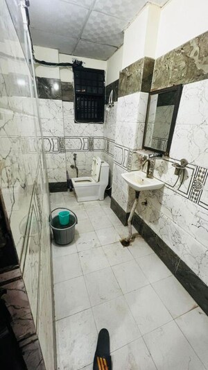 Team Area in 1 RK Builder Floor at Shyama Apartments Noida, Sector 49 – for Rent