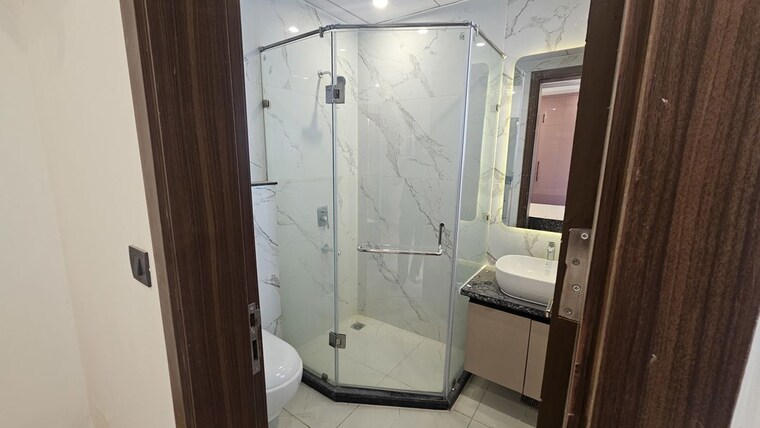 Bathroom, raj-one-good-earth 3 Bedroom 2100 Sq.Ft. Apartment In Sector 71 Gurgaon 10544106