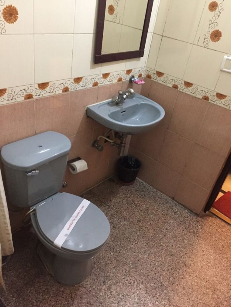 Bathroom, sector 41 Pg For Boys & Girls In Sector 41 10490278