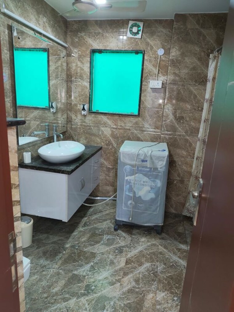 Bathroom, malviya nagar 3 Bedroom 2000 Sq.Ft. Builder Floor In Malviya Nagar Delhi 10544152