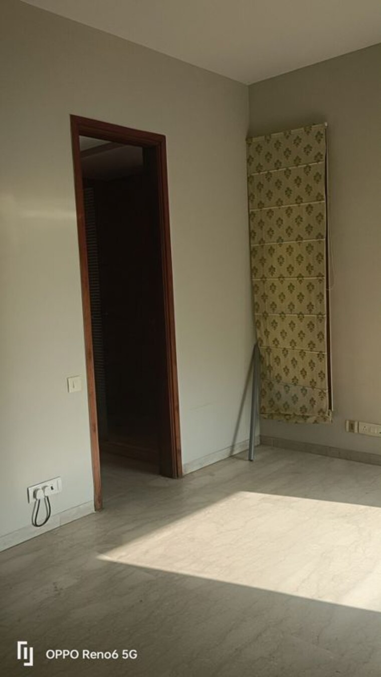 Room, defence colony 3 Bedroom 300 Sq.Yd. Builder Floor In Defence Colony Delhi 10544161