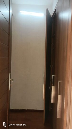 Furnished Amenities in 3 BHK Builder Floor at Defence Colony – for Rent