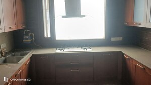 Furnished Amenities in 3 BHK Builder Floor at Defence Colony – for Rent