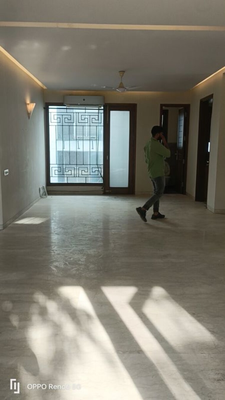 Room, defence colony 3 Bedroom 300 Sq.Yd. Builder Floor In Defence Colony Delhi 10544161