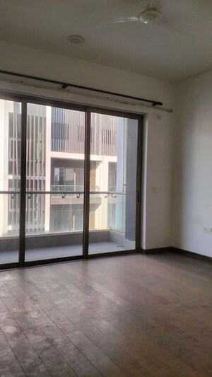 Room in 3 BHK Apartment at Tata Primanti-Tower Residences, Sector 72 – for Rent