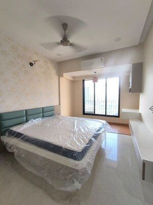Bedroom in 2.5 BHK Apartment at Abrol Vastu Park, Malad West – for Rent