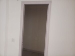 Building Lobby in 3 BHK Apartment at Unitech Horizon, Pi Greater Noida – for Sale