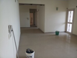 Room in 3 BHK Apartment at Unitech Horizon, Pi Greater Noida – for Sale