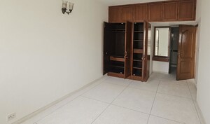 Room in 4 BHK Builder Floor at Sector 22 – for Rent
