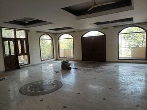 Parking in 4 BHK Builder Floor at Sector 22 – for Rent