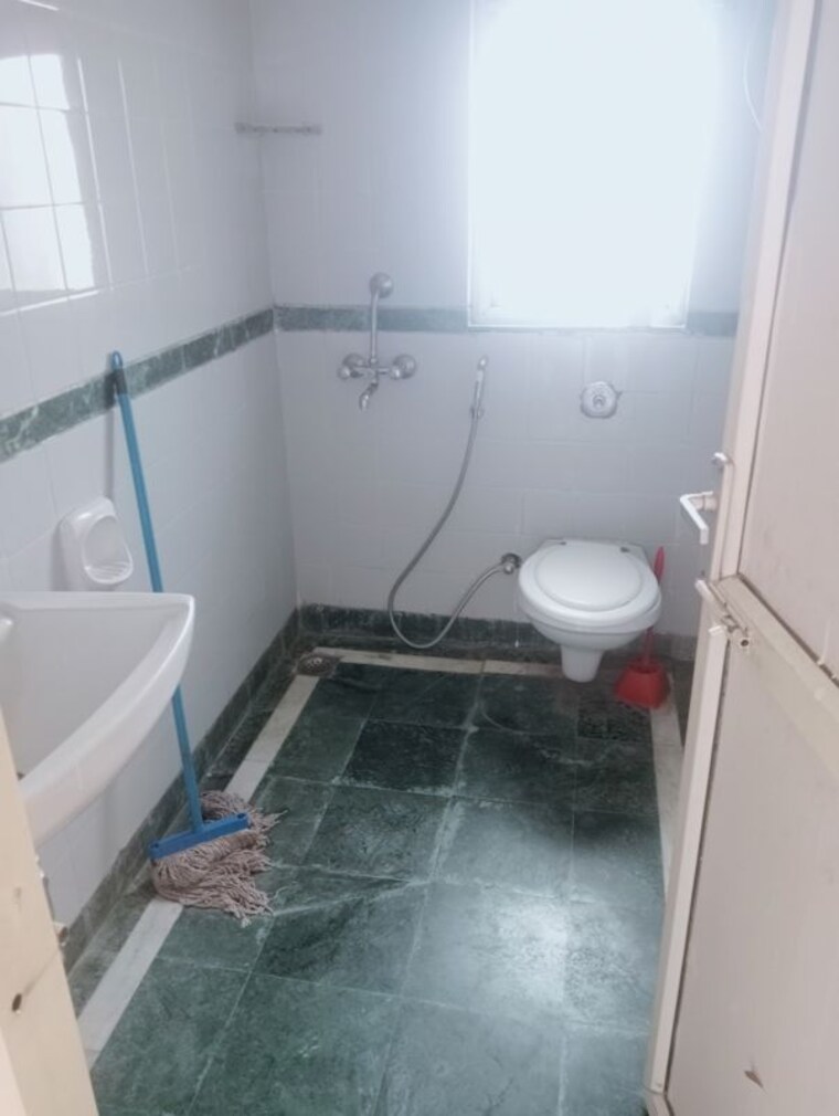 Bathroom, dlf-regency-park-i 2 Bedroom 1105 Sq.Ft. Apartment In Dlf Phase iv Gurgaon 10544175