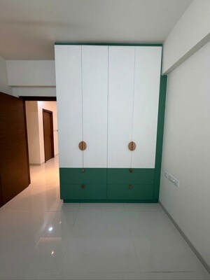 Room in 3 BHK Apartment at DSR Green Waters, Gunjur – for Rent