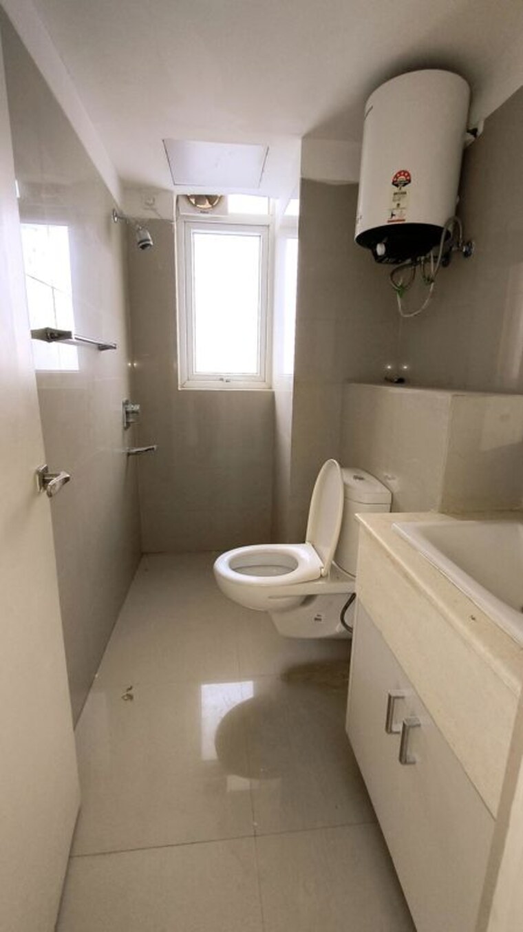 Bathroom, sector 22 4 Bedroom 2200 Sq.Ft. Builder Floor In Sector 22 Gurgaon 10544205