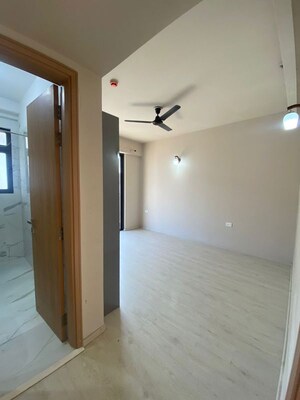 Room in 3.5 BHK Apartment at M3M Heights, Sector 65 – for Rent