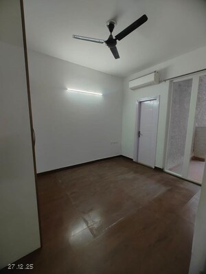 Room in 3 BHK Apartment at Mapsko Mount Ville, Sector 79 – for Rent