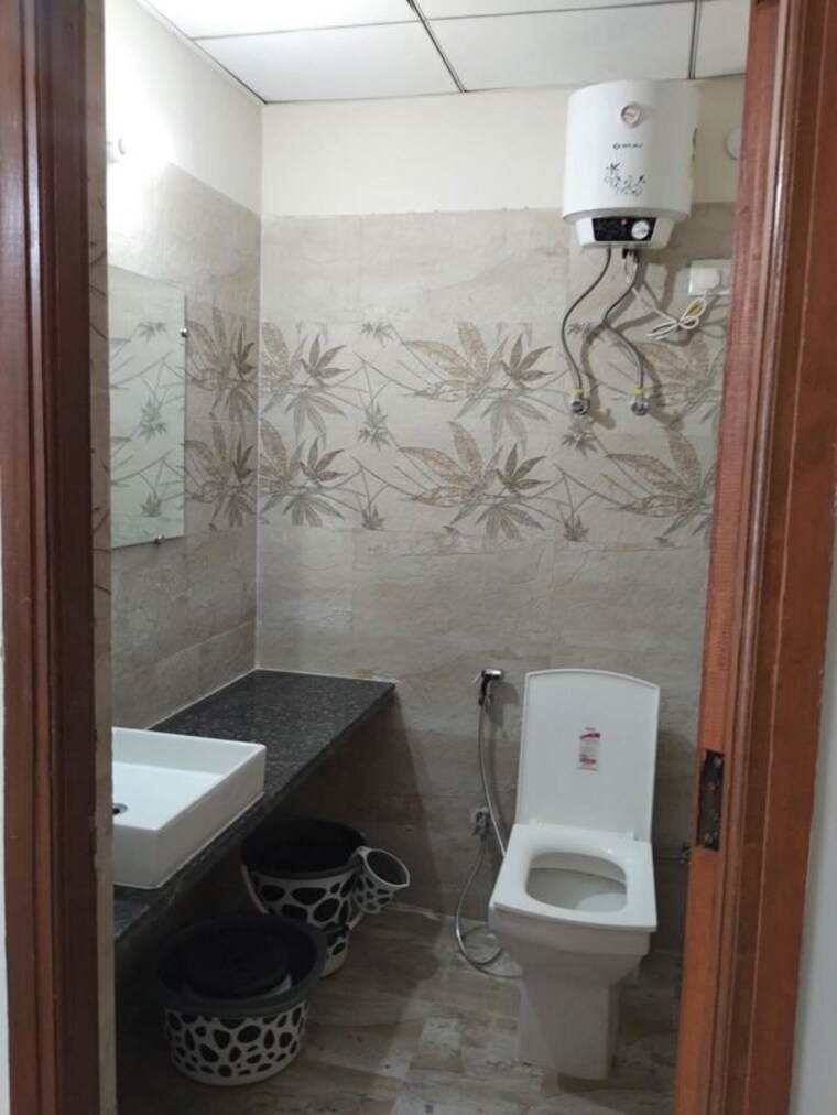 Bathroom, paramount-golfforeste 1 RK 435 Sq.Ft. Apartment In Zeta I Greater Noida Greater Noida 10544293
