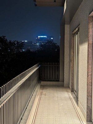 Balcony in 4 BHK Builder Floor at Dlf Phase ii – for Rent