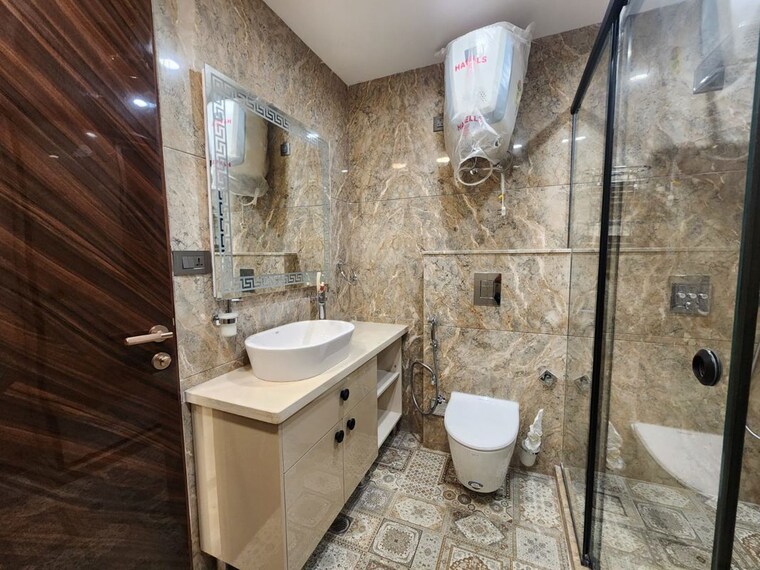 Bathroom, dlf phase ii 4 Bedroom 300 Sq.Yd. Builder Floor In Dlf Phase ii Gurgaon 10544289