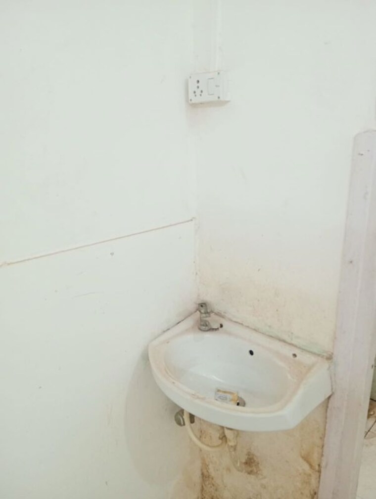 Bathroom, mahakali-chs 1 RK 400 Sq.Ft. Apartment In Andheri East Mumbai 10544332