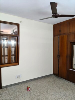 Room in 2 BHK Builder Floor at Lajpat Nagar ii – for Rent