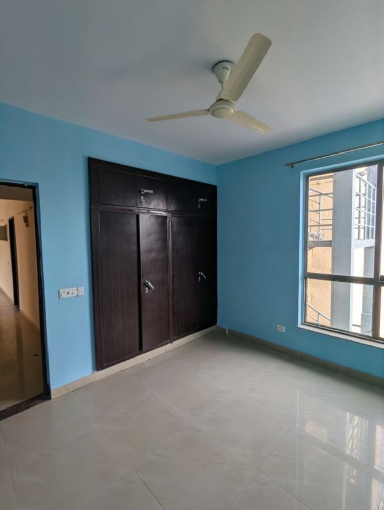 Room, unitech-uniworld-gardens-2 3 Bedroom 1345 Sq.Ft. Apartment In Sector 47 Gurgaon 10544348