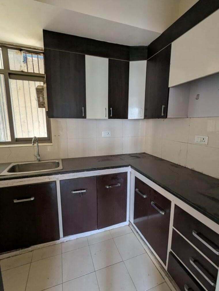 Kitchen, unitech-uniworld-gardens-2 3 Bedroom 1345 Sq.Ft. Apartment In Sector 47 Gurgaon 10544348