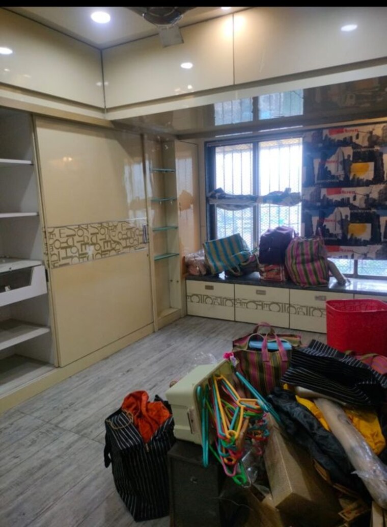  Parking, veernav-ram-niwas 4 Bedroom 1200 Sq.Ft. Apartment In Gokhale Road Thane 10544386