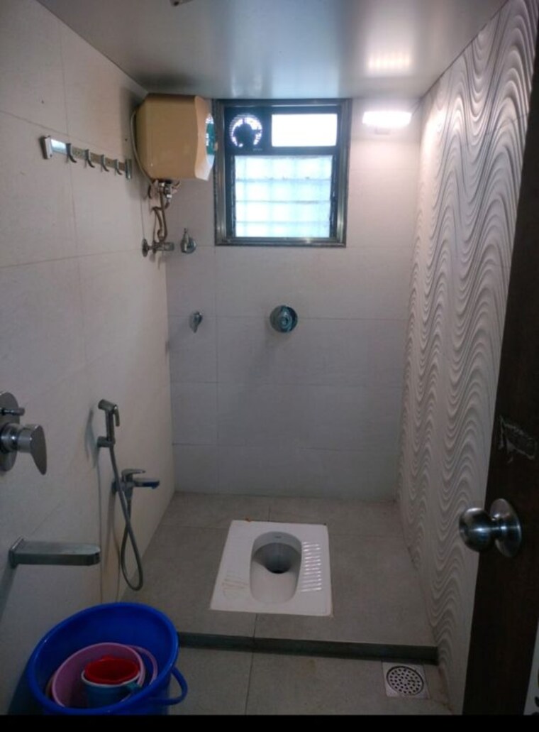 Bathroom, veernav-ram-niwas 4 Bedroom 1200 Sq.Ft. Apartment In Gokhale Road Thane 10544386