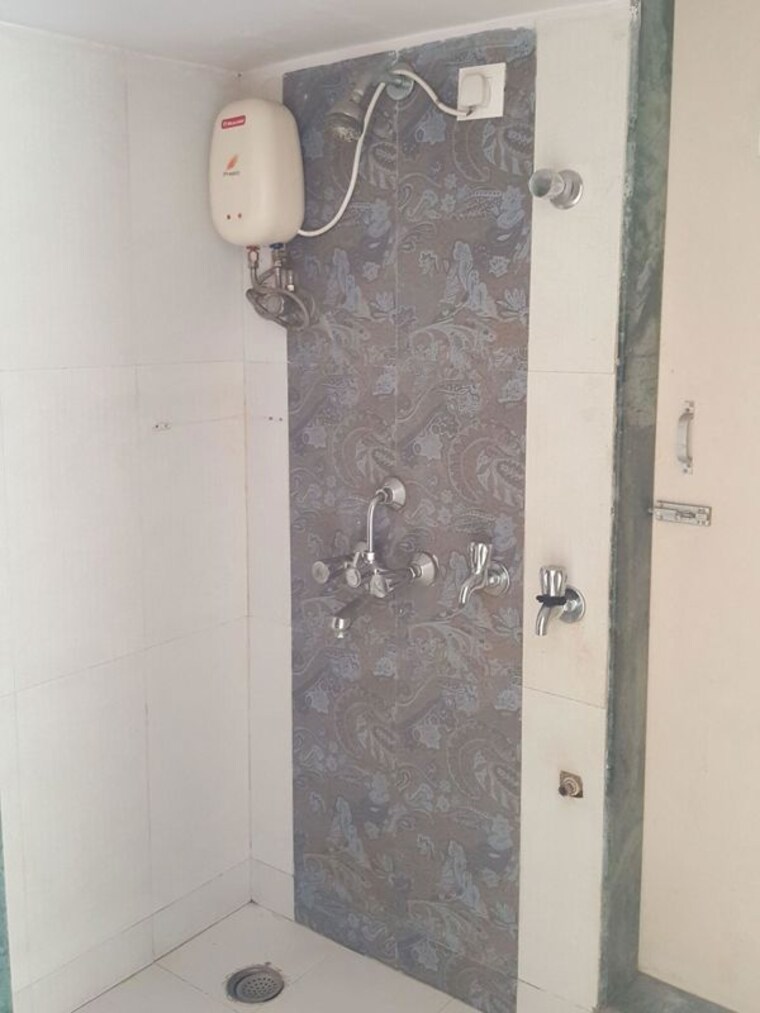 Bathroom, vijay-vilas-vega-building-1-to-6-chs-ltd 2 Bedroom 900 Sq.Ft. Apartment In Kavesar Thane 10544356