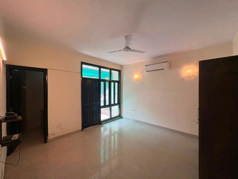 Room, south city 2 2 Bedroom 1500 Sq.Ft. Builder Floor In South City 2 Gurgaon 10544326