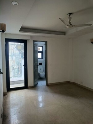 Room in 3 BHK Builder Floor at Defence Colony – for Sale