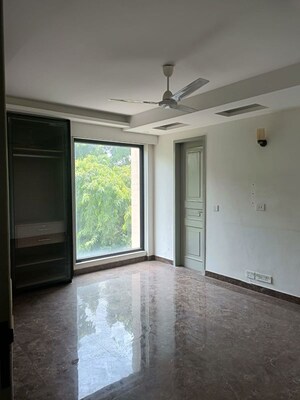 Room in 3 BHK Builder Floor at Defence Colony – for Sale