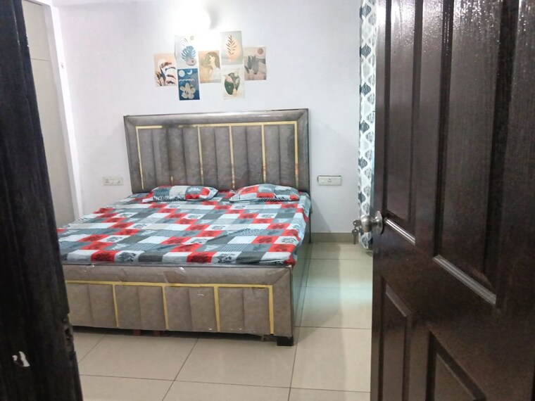 Bedroom, lr-bluemoon-homes 4 Bedroom 1925 Sq.Ft. Apartment In Raj Nagar Extension Ghaziabad 10544399