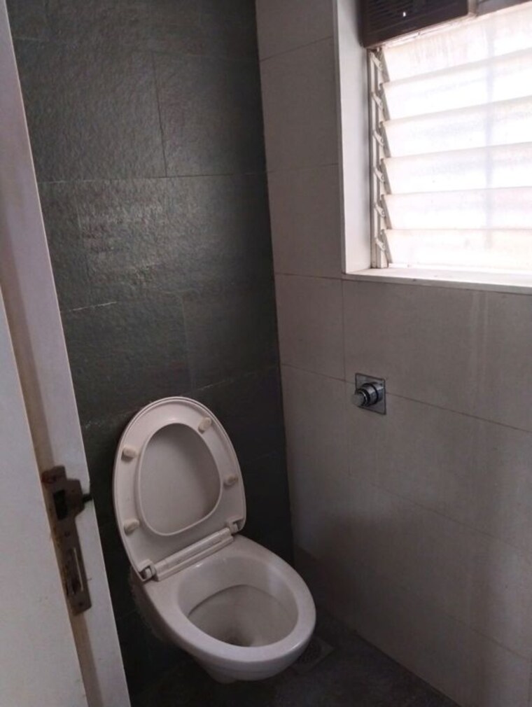 Bathroom, evershine-grandeur 3 Bedroom 110 Sq.Ft. Apartment In Malad West Mumbai 10544409