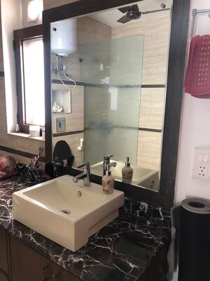 Team Area in 3 BHK Builder Floor at Defence Colony – for Rent