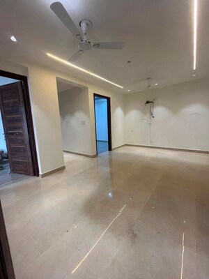 Room in 3 BHK Builder Floor at Saket – for Rent