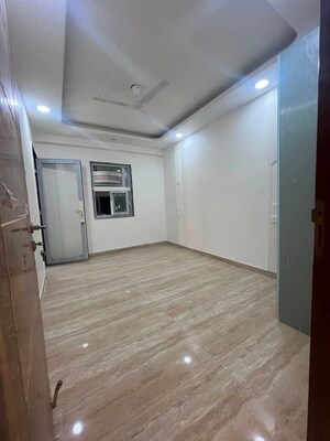 Room in 3 BHK Builder Floor at Saket – for Rent