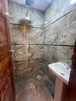 Furnished Amenities in 3 BHK Builder Floor at Saket – for Rent