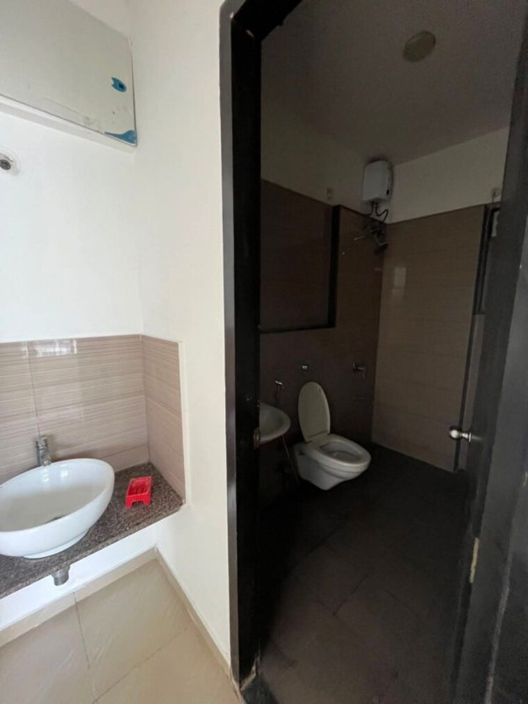 Bathroom, vivanta-vishakha 3 Bedroom 1250 Sq.Ft. Apartment In Dhanori Pune 10544458
