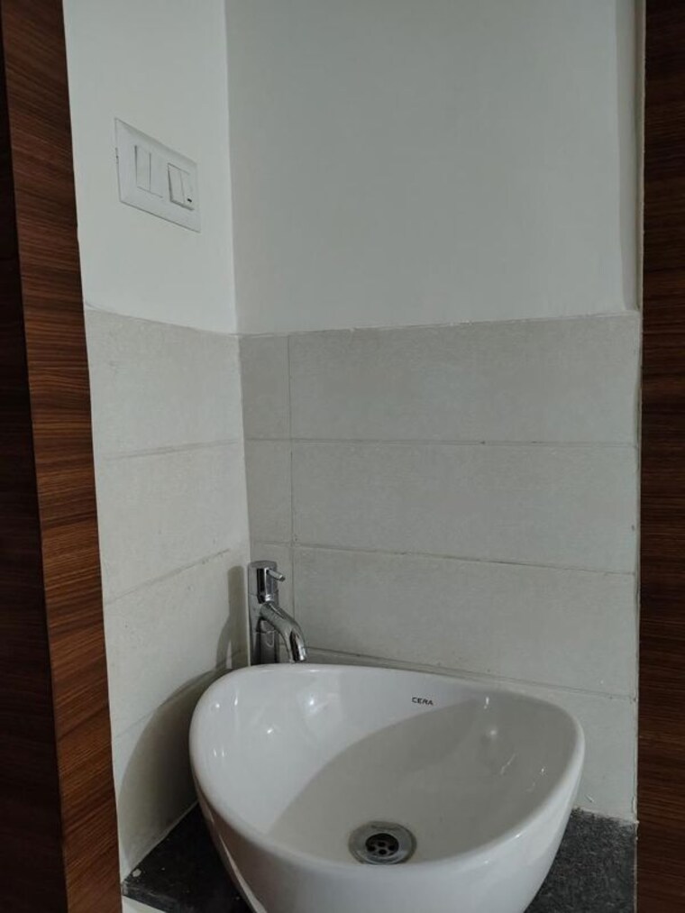 Bathroom, saheel-itrend-life-3 2 Bedroom 800 Sq.Ft. Apartment In Wakad Pune 10544459