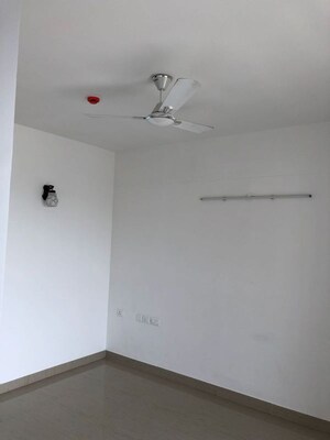 Room in 3 BHK Apartment at Gaur Atulyam, Omicron I Greater Noida – for Sale