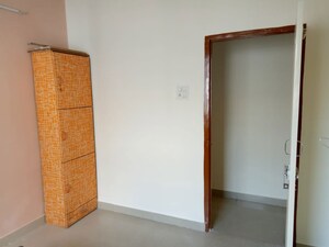 Room in 2 BHK Apartment at Kohinoor Sapphire, Tathawade – for Rent